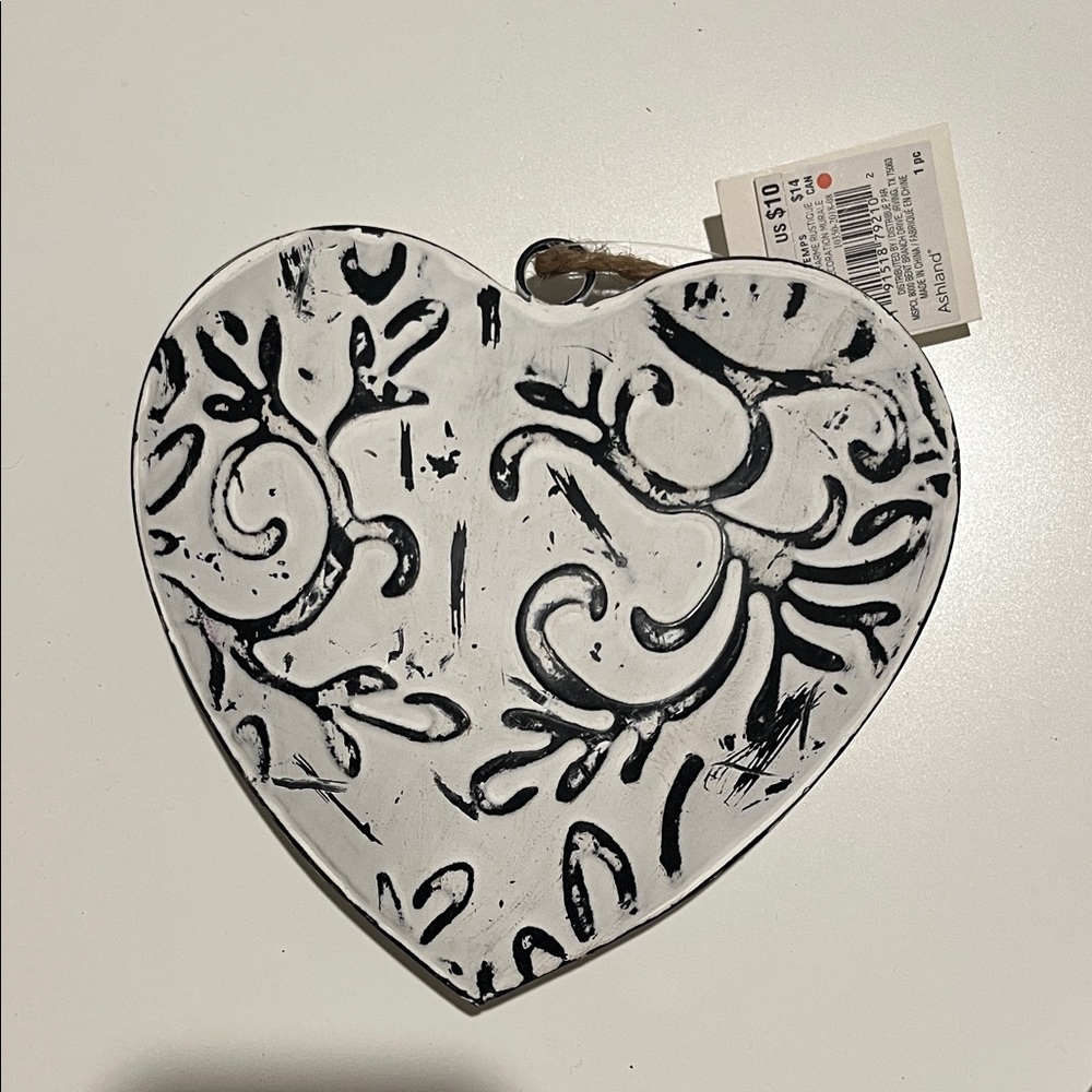 Ashland Black and White Heart Wall Decor